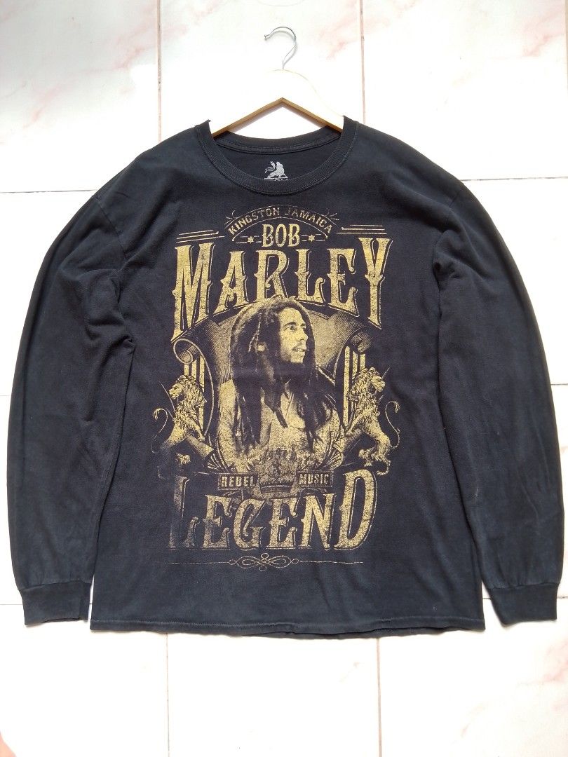 ROBERT NESTA MARLEY sweatshirt (Category: Longsleeves) located in Batangas. Submitted by 68.thrifts (Listing ID 1463604683, Image 1). Description: 21 x 27 / Large on tag.