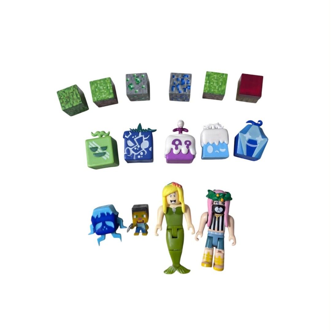 Roblox Figures and Minecraft-style Blocks Toy Set (Category: Lego & Building Sets) located in Paranaque City. Submitted by dallecloset_ii (Listing ID 1463617098, Image 1). Description: Magnetic yung cube niya.