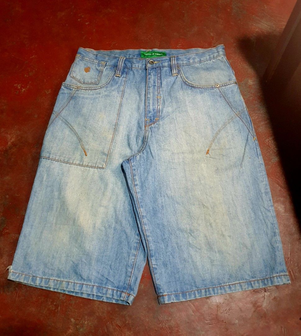 Rocawear long baggy jorts (Category: Shorts) located in Davao. Submitted by kenpinero (Listing ID 1463699534, Image 2). Description: Rocawear long baggy jorts size 34 on tag waist 36 length 27 thigh 15 hem 13 good condi almost unseeable stain on front hard denim.