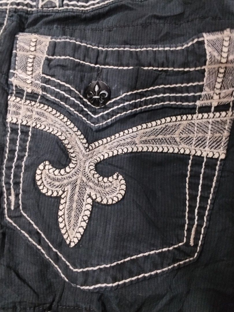 Rock revival classic cargo shorts (Category: Shorts) located in Manila. Submitted by noblecrystal_12665c (Listing ID 1463658743, Image 3). Description: excellent condition size 30 Length 22.