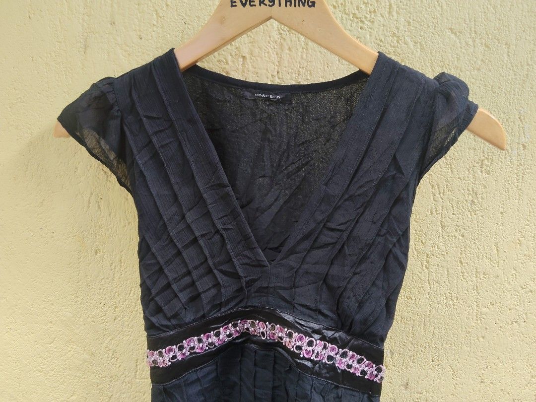 Rose Bud Black Embellished V-Neck Top (Category: Blouses) located in City of Isabela. Submitted by jasheverything (Listing ID 1463641908, Image 2). Description: - Brand: Rose Bud - Color: Black - Neckline: V-neck - Sleeves: Short sleeves - Waist Detail: Ribbon band with pink embellishments - Fabric Detail: Pleated bodice and skirt - Back Detail: Tie closure - Material: Lightweight Excellent Condition Fit M to L 650+SF.