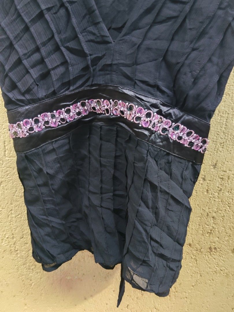 Rose Bud Black Embellished V-Neck Top (Category: Blouses) located in City of Isabela. Submitted by jasheverything (Listing ID 1463641908, Image 3). Description: - Brand: Rose Bud - Color: Black - Neckline: V-neck - Sleeves: Short sleeves - Waist Detail: Ribbon band with pink embellishments - Fabric Detail: Pleated bodice and skirt - Back Detail: Tie closure - Material: Lightweight Excellent Condition Fit M to L 650+SF.