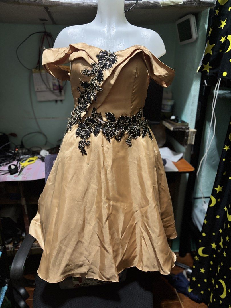 Rose Gold Off-Shoulder Gown (Category: Dresses) located in Las Pinas. Submitted by leleqt_ (Listing ID 1463704925, Image 3). Description: - Elegant rose gold off-shoulder gown. - Ideal for parties and formal occasions - Estimated size: Small to Medium - Condition: Worn only once sa JS PROM. Altered. May konting stain lang due to natambak din, yung stain is from glue nung mga naka dikit sakaniyang beads. Hindi masyadong halata. I think washable na