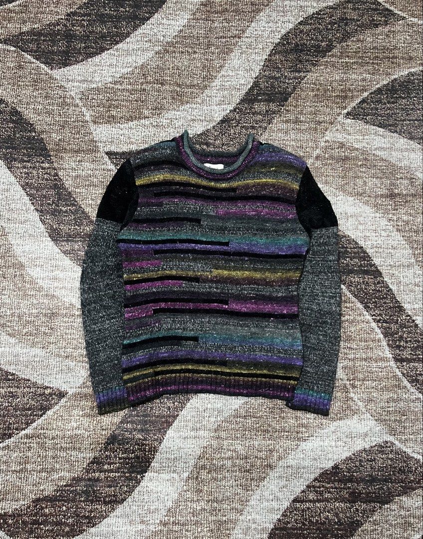 Roseo Knit Sweatshirt (Category: Longsleeves) located in Rizal. Submitted by ithriftph_ (Listing ID 1463670448, Image 1). Description: 🔻 Details 🔻 Roseo Knit Sweatshirt Y2k vibe Small on tag Width: 17" Length: 23" Color rate: 9/10 Condition: 9/10 No issue Price: 149 pesos Reminders: Color may vary due to lighting and your screen resolution. Note: Ready to wear (already washed) Mode of Payment: 📌 Gcash Do not hesitate to DM me for more details 