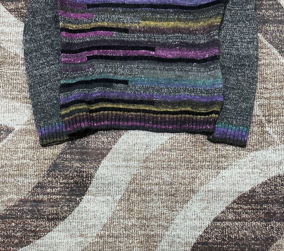 Roseo Knit Sweatshirt (Category: Longsleeves) located in Rizal. Submitted by ithriftph_ (Listing ID 1463670448, Image 3). Description: 🔻 Details 🔻 Roseo Knit Sweatshirt Y2k vibe Small on tag Width: 17" Length: 23" Color rate: 9/10 Condition: 9/10 No issue Price: 149 pesos Reminders: Color may vary due to lighting and your screen resolution. Note: Ready to wear (already washed) Mode of Payment: 📌 Gcash Do not hesitate to DM me for more details 