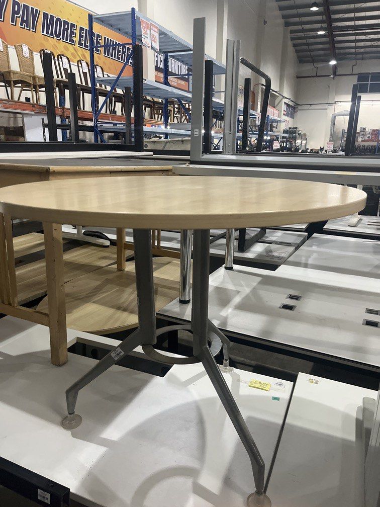 Round table laminated (Category: Outdoor Furniture) located in Caloocan City. Submitted by hmr.gomez (Listing ID 1463665977, Image 1). Description: .