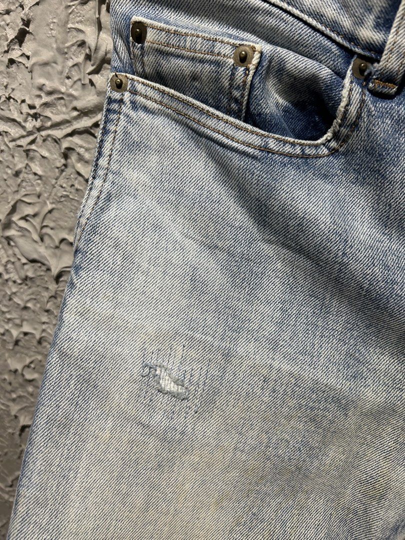 saint laurent hedi slimane skinny jean (Category: Jeans) located in Naga. Submitted by babyneptune (Listing ID 1463691069, Image 3). Description: verrygood condition size 29 .