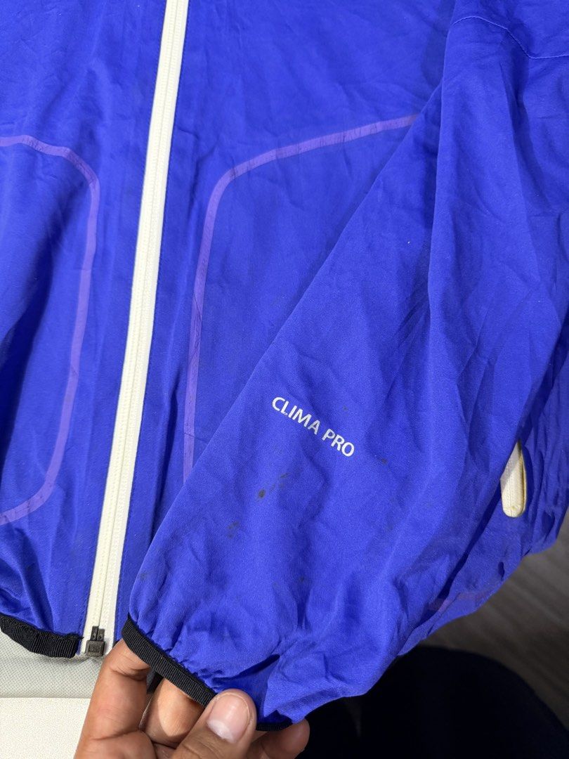 Salomon Clima Pro (Category: Coats, Jackets and Outerwear) located in Bulacan. Submitted by jomar_0705 (Listing ID 1463728028, Image 3). Description: Salomon Clima pro Small W20 L26 Good condition Expired sa loob , Stain .