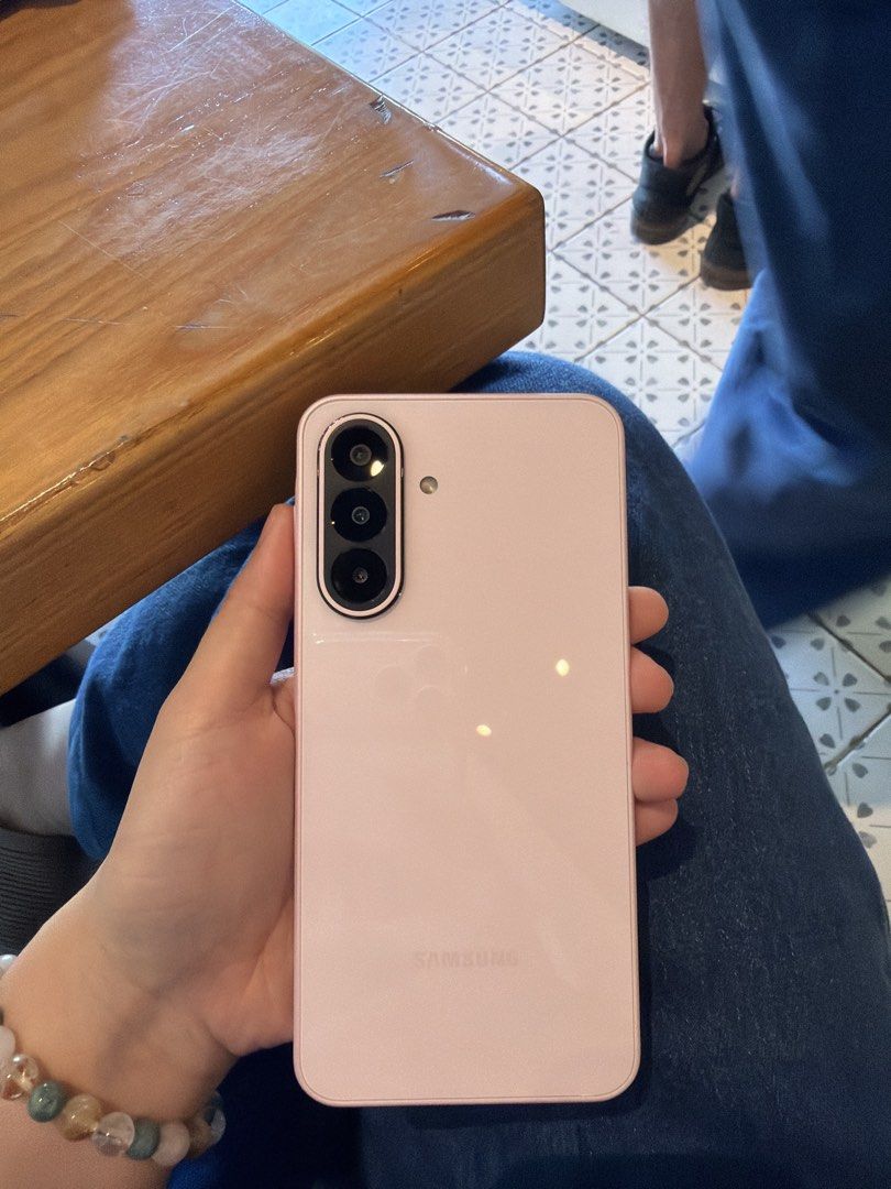 Samsung A27 5G 128 GB (Category: Samsung) located in Manila. Submitted by littlepuffyyyyy (Listing ID 1463560294, Image 1). Description: Original Price 25k + Selling for 20k negotiable Comes with Box, Charger adaptor and cord Will send more pics if needed Please search Samsung Store for Specs and Features RFS: Originally to be used for work, however I found a new replacement. .