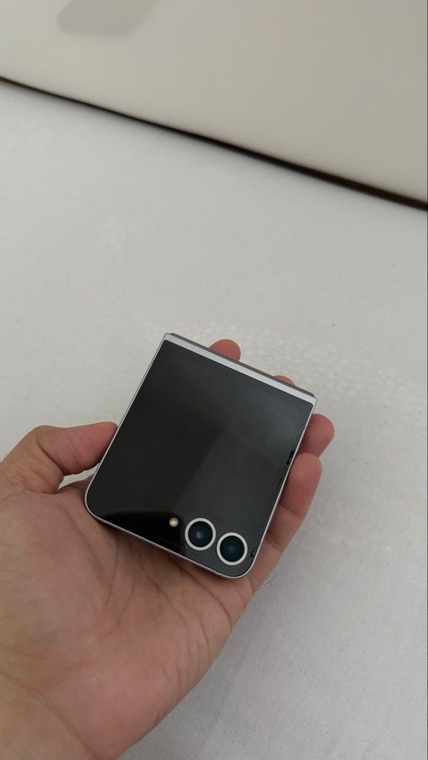 Samsung Flip 6 (Category: Other Mobile & Gadget Accessories) located in Quezon City. Submitted by ryuix (Listing ID 1463582109, Image 2). Description: Samsung Flip 6 256gb Unit only No issues Price nego Available for meetups at SM City North EDSA .