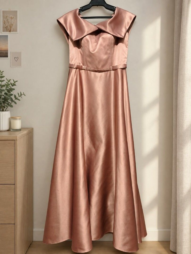 Satin Gown (Category: Evening dresses & gowns) located in Valenzuela. Submitted by kleyr12 (Listing ID 1463596548, Image 1). Description: Only used once in a wedding, bought in Trinoma, original price 4k..