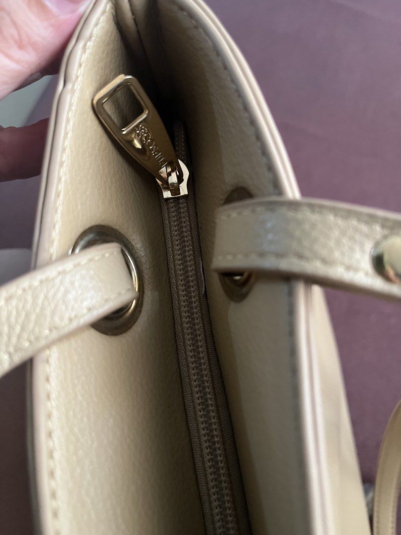 Secosana Shoulder Bag (Category: Luxury Bags & Wallets) located in Taguig. Submitted by swiftearth_250c75 (Listing ID 1463615209, Image 3). Description: - Brand: Secosana - Type: Shoulder Bag - Color: Neutral/Taupe - Features: Front zipper pocket, spacious main compartment, adjustable straps - Style: Classic and elegant.