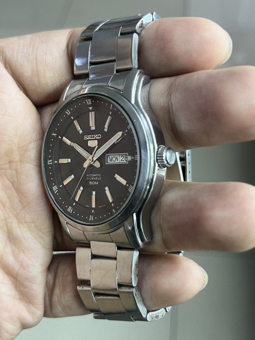 Seiko 5 SNKP11K1 (Category: Men's Watches) located in San Juan City. Submitted by cal.28horologe (Listing ID 1463619640, Image 3). Description: Seiko 5 SNKK31K1 Quick details: Movement type : Automatic 38mm case diameter Excellent running condition Everything is working including: Time adjustment Date adjustment Price : ₱4,400php Inclusions: Unit and replacement Box. Location San Juan Greenhills. .