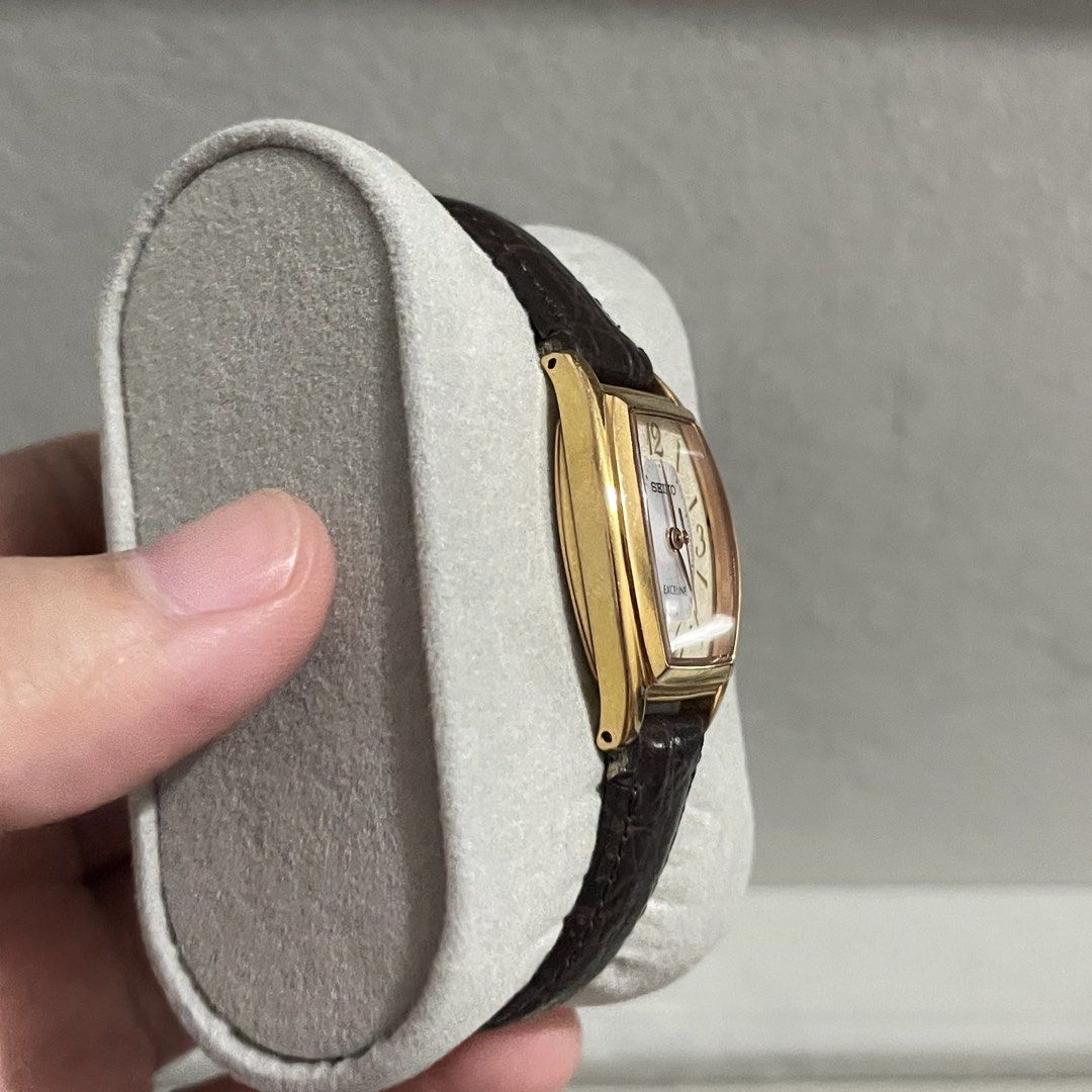 Seiko Exceline Watch (Category: Women's Watches) located in Manila. Submitted by darimilkkk_ (Listing ID 1463644576, Image 2). Description: - Gold tone Seiko Exceline watch - Dark brown leather strap - Simple and elegant design - Suitable for everyday wear or special occasions - In good working condition.