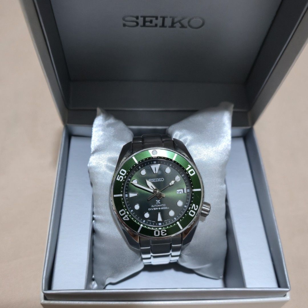 Seiko Prospex Automatic Diver's 200m Green Watch (Category: Men's Watches) located in Las Pinas. Submitted by monmonish (Listing ID 1463584442, Image 3). Description: • In good condition • Complete set (Box, Papers, Links) • 45mm Diameter • 200m Diver's • Sapphire crystal • Automatic with manual winding • Three-fold clasp with secure lock, push button release with extender Location: Las Piñas Shipping via LBC Express Meet-up: SM Southmall / Alaba
