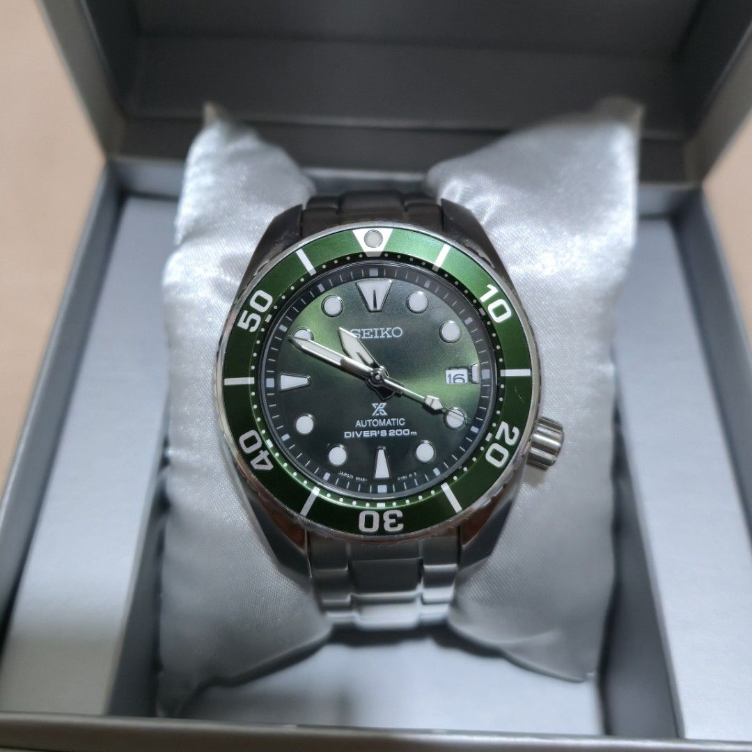 Seiko Prospex Automatic Diver's 200m Green Watch (Category: Men's Watches) located in Las Pinas. Submitted by monmonish (Listing ID 1463584442, Image 1). Description: • In good condition • Complete set (Box, Papers, Links) • 45mm Diameter • 200m Diver's • Sapphire crystal • Automatic with manual winding • Three-fold clasp with secure lock, push button release with extender Location: Las Piñas Shipping via LBC Express Meet-up: SM Southmall / Alaba