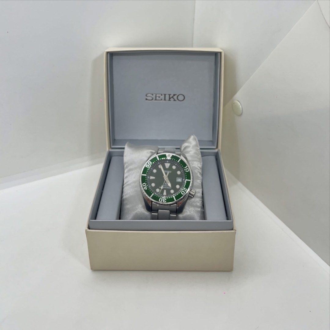 Seiko Prospex Sumo Sunburst Green Hulk (Category: Men's Watches) located in Bacoor. Submitted by truecrease (Listing ID 1463645943, Image 1). Description: Seiko Prospex Sumo Sunburst Green Hulk Ref no:SPB103J1 Used (9.2/10 Condition) (Has A Very Small Dent) Complete Set Asking price: ₱21,000 (BELOW SRP) SRP: ₱47,000 Caliber No:6R35 Movement: Automatic Case size: 45mm Power reserve Approx. 70 Hours.