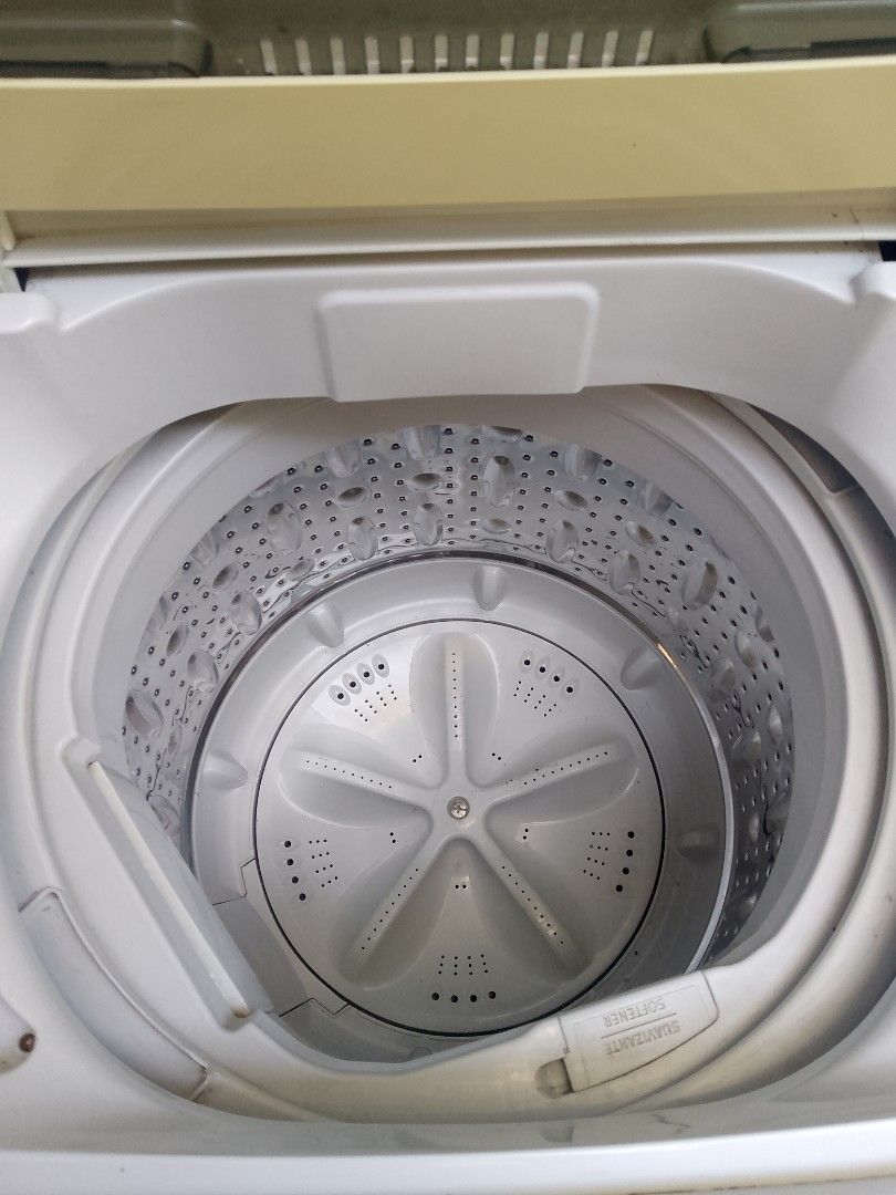 Sharp Automatic Washing Machine 6.5 kg (Category: Washing Machines and Dryers) located in Manila. Submitted by jas_lucky (Listing ID 1463601141, Image 3). Description: No issues, never been repaired but cleaned, just not needed anymore. Bought in December 2024, used once or twice a week, last used in April 2026..