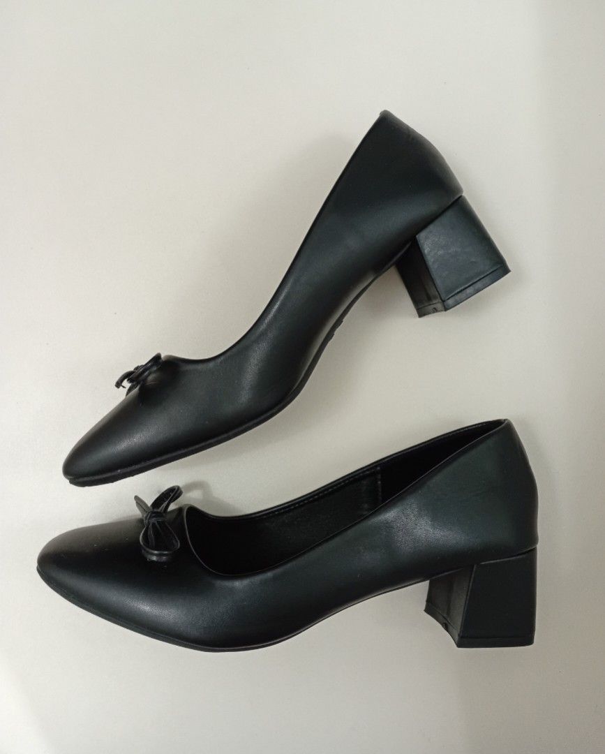 Shein Black Bow Block PUMPS (Category: Heels) located in Navotas City. Submitted by ms.soulana (Listing ID 1463737189, Image 3). Description: PreOWNED likeNew Chic black block Pumps - Adorable bow detail at the front - Trendy square toe design - Comfortable for all-day wear - Size: 24.5 (L) - Perfect for work or casual outings - Comfort fit Worn Onced Good Condition 9/10 .