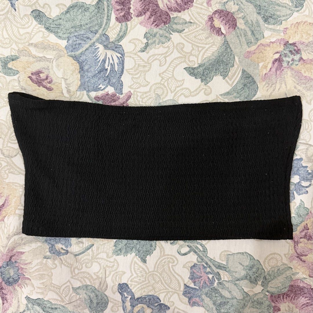 SHEIN black textured tube top | FIXED PRICE (Category: Others Tops) located in Quezon City. Submitted by spiez (Listing ID 1463704684, Image 2). Description: - fits M-L - never used! - RFS: decluttering - ‼️FIXED PRICE - DM for more pics/info :).