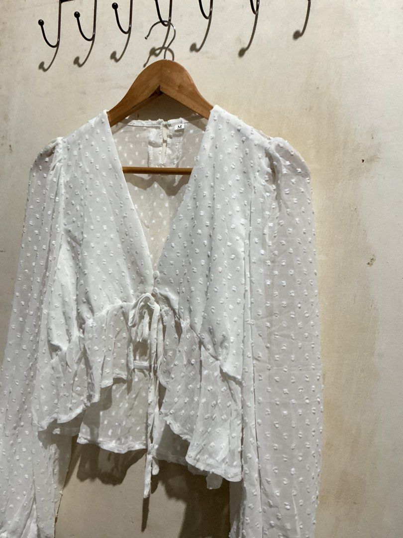 SHEIN MESH SWISS DOT LONG SLEVE TOP (Category: Longsleeves) located in Dagupan City. Submitted by trendies_collection (Listing ID 1463646185, Image 2). Description: Brand new with pouch Medium on tag, Keri sa small For cover up No issue.