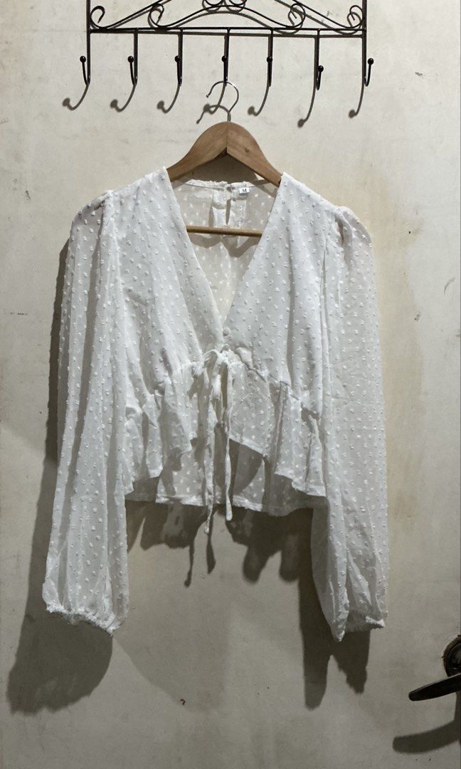 SHEIN MESH SWISS DOT LONG SLEVE TOP (Category: Longsleeves) located in Dagupan City. Submitted by trendies_collection (Listing ID 1463646185, Image 1). Description: Brand new with pouch Medium on tag, Keri sa small For cover up No issue.