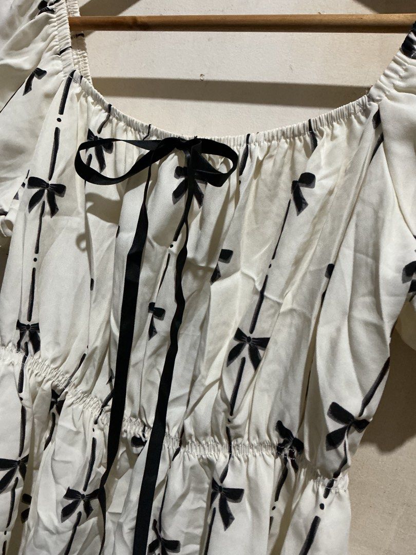 SHEIN PUFF SLEEVE TOP (Category: Blouses) located in Dagupan City. Submitted by trendies_collection (Listing ID 1463717044, Image 3). Description: Brand new with pouch Small on tag, Keri sa semi large Smocking likod, super stretchy No issue.