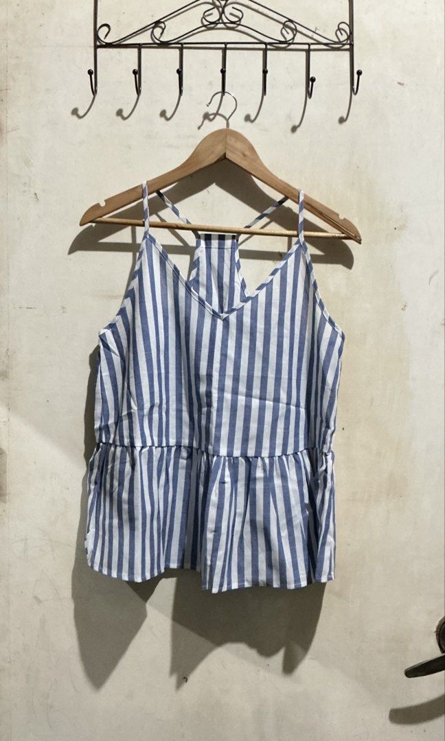 SHEIN SLEEVELESS PEPLUM TOP (Category: Sleeveless) located in Dagupan City. Submitted by trendies_collection (Listing ID 1463615480, Image 1). Description: Brand new with pouch Medium on tag No issue.