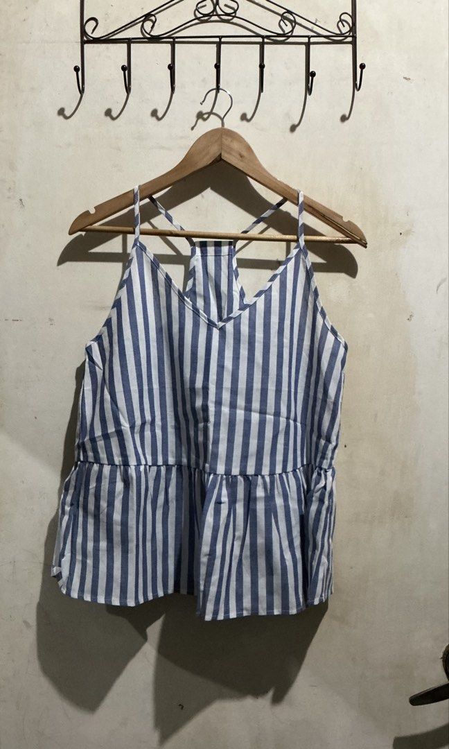 SHEIN SLEEVELESS PEPLUM TOP (Category: Sleeveless) located in Dagupan City. Submitted by trendies_collection (Listing ID 1463615480, Image 2). Description: Brand new with pouch Medium on tag No issue.