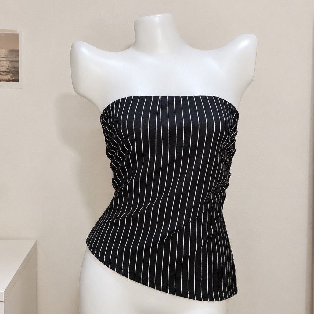 SHEIN Top (Category: Sleeveless) located in Manila. Submitted by coolbear_7fc2c6 (Listing ID 1463739971, Image 1). Description: Never worn and still in brand-new condition. I’m selling it because it doesn't complement my body type..