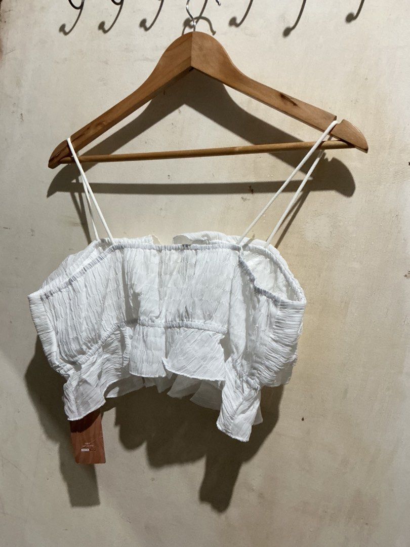 SHEIN WHITE RUFFLE CROP TOP (Category: Sleeveless) located in Dagupan City. Submitted by trendies_collection (Listing ID 1463616649, Image 3). Description: Brand new with pouch and hang tag Large to semi Xl No issue.