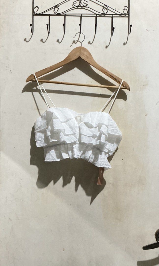 SHEIN WHITE RUFFLE CROP TOP (Category: Sleeveless) located in Dagupan City. Submitted by trendies_collection (Listing ID 1463616649, Image 1). Description: Brand new with pouch and hang tag Large to semi Xl No issue.