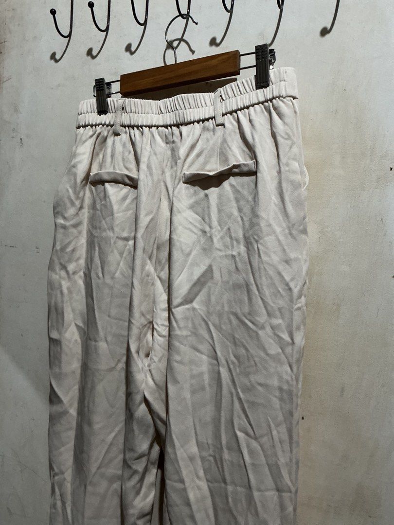 SHEIN x DAZY TROUSER PANTS (Category: Other Bottoms) located in Dagupan City. Submitted by trendies_collection (Listing ID 1463644144, Image 3). Description: Brand new with pouch Medium on tag, 29-31 inches waistline 37 inches length Garterized likod Lukot lang No issue.