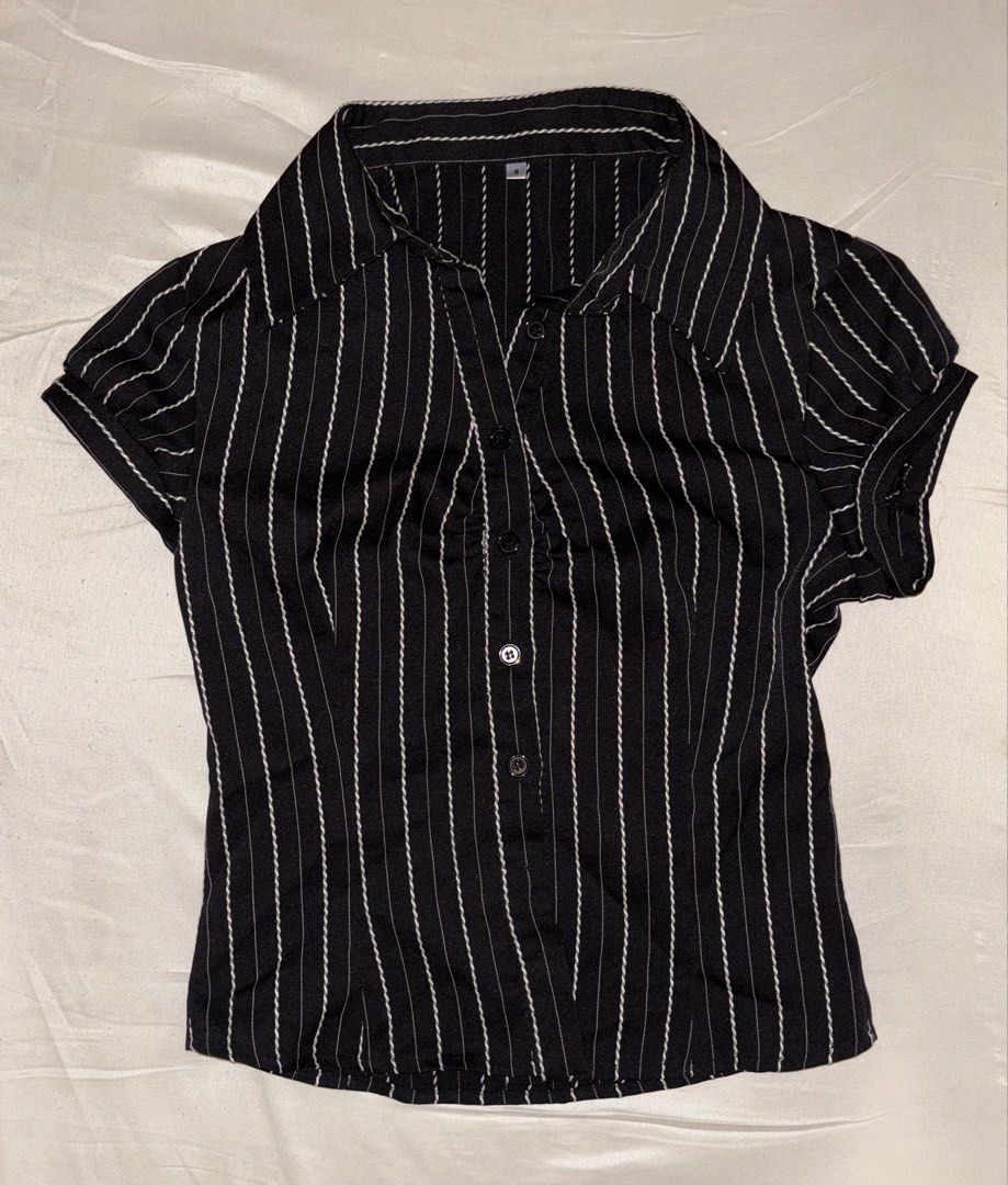 Short Sleeves Fitted Work Polo (Category: Blouses) located in Pasig City. Submitted by km.sc (Listing ID 1463656244, Image 1). Description: Unbranded Top Size: Small.