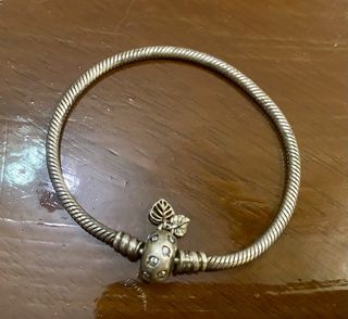 (Category: ) located in . Submitted by robi_brands_shop (Listing ID 1463703974, Image 1). Description: .