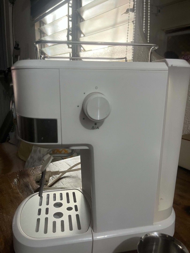 Simplus Coffee Machine (Category: Coffee Machines & Makers) located in Pili. Submitted by kuysgi (Listing ID 1463669602, Image 1). Description: Simplus Coffee Machine Good as new 5months old pa lang bihira lang gamitin.