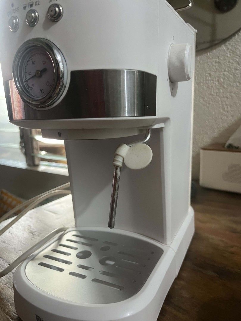 Simplus Coffee Machine (Category: Coffee Machines & Makers) located in Pili. Submitted by kuysgi (Listing ID 1463669602, Image 3). Description: Simplus Coffee Machine Good as new 5months old pa lang bihira lang gamitin.