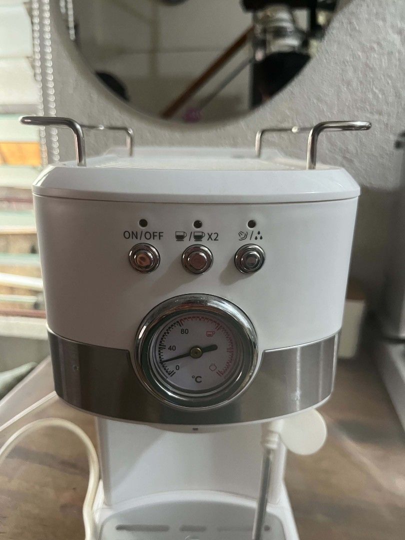 Simplus Coffee Machine (Category: Coffee Machines & Makers) located in Pili. Submitted by kuysgi (Listing ID 1463669602, Image 2). Description: Simplus Coffee Machine Good as new 5months old pa lang bihira lang gamitin.