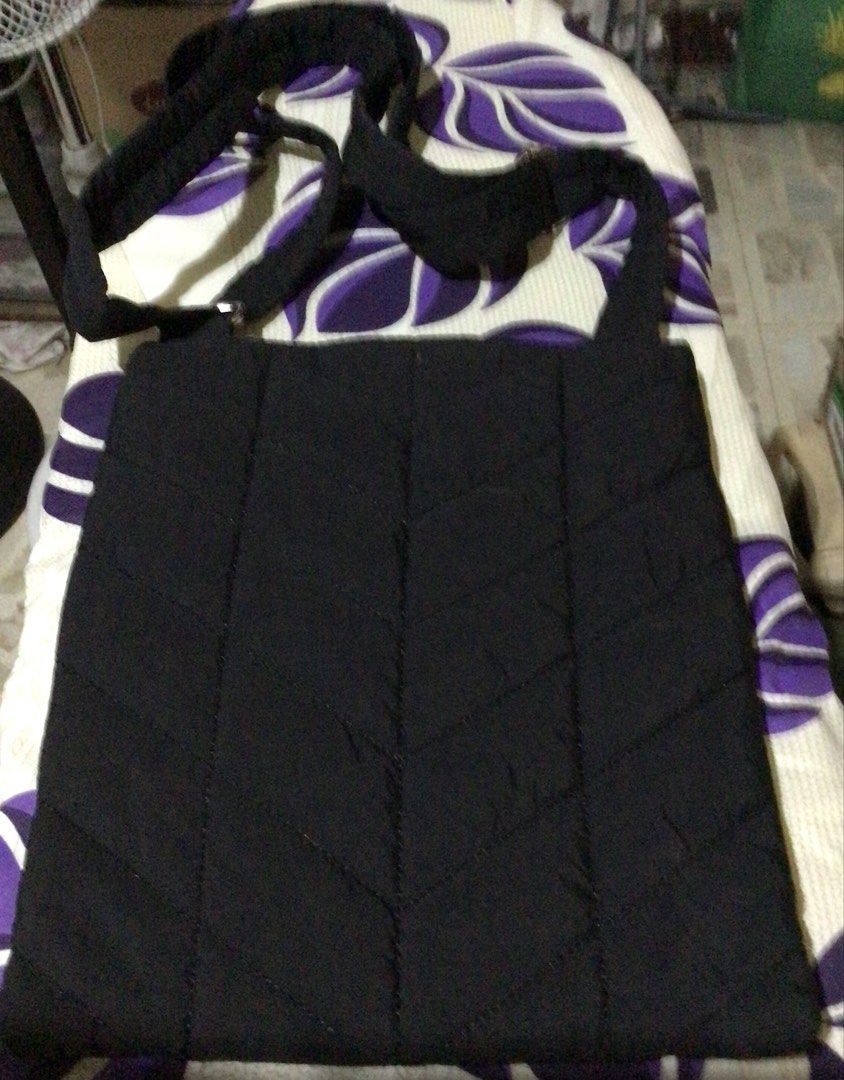 sling bag (Category: Cross-body Bags) located in Manila. Submitted by lizierd (Listing ID 1463571534, Image 1). Description: straightforward bag.