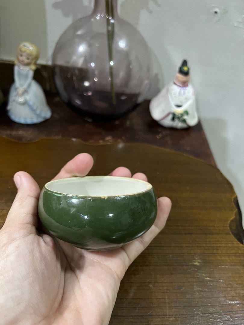 Small Green Ceramic Bowl (Category: Vases & Decorative Bowls) located in Taguig. Submitted by minmin_parker (Listing ID 1463696811, Image 2). Description: - Adorable small green bowl - Smooth, glossy green glaze on the outside - Clean white interior - Ideal for holding trinkets, jewelry, or as a small serving dish - Adds a vibrant pop of color to shelves and decor - Perfect for collectors of small decorative items.