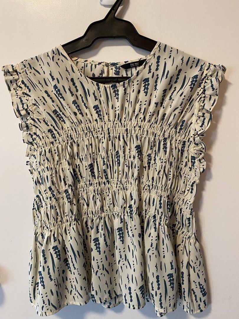 Smocked Blouse (Category: Blouses) located in Taguig. Submitted by elleserran (Listing ID 1463741018, Image 2). Description: Actual size of the blouse is XL, but it fits S to M frames best! RFS: Closet clean-up.