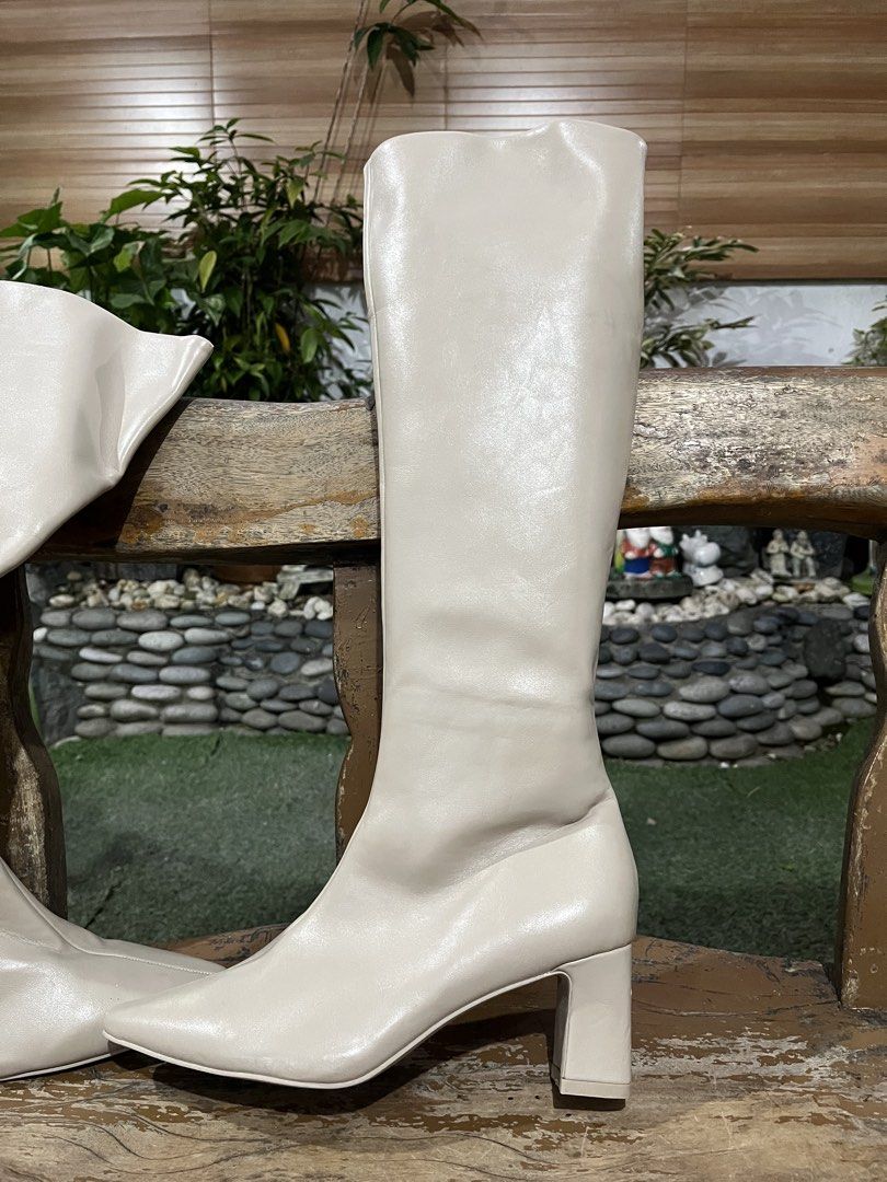 SNIDEL Square-toed Cream Beige Long Knee High Boots (Category: Boots) located in Las Pinas. Submitted by kansai404 (Listing ID 1463643443, Image 3). Description: - 23.5 cm written on the sole - for reference, my usual size is US 7 / EU 37 / US 6.5, and these are a snug fit on me. they may not be ideal for long walks, and i would recommend wearing only thin socks for a more comfortable fit. - based on my experience with the fit, these may be bette