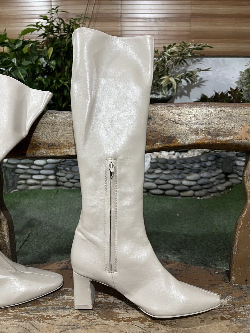 SNIDEL Square-toed Cream Beige Long Knee High Boots (Category: Boots) located in Las Pinas. Submitted by kansai404 (Listing ID 1463643443, Image 2). Description: - 23.5 cm written on the sole - for reference, my usual size is US 7 / EU 37 / US 6.5, and these are a snug fit on me. they may not be ideal for long walks, and i would recommend wearing only thin socks for a more comfortable fit. - based on my experience with the fit, these may be bette