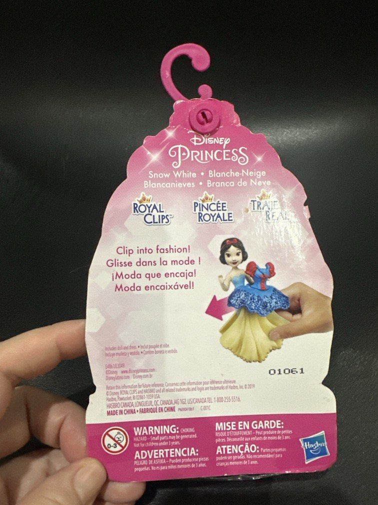 Snow White (Royal Clips) Disney Princess (Category: Figurines & Statues) located in Manila. Submitted by krystalchewey_ (Listing ID 1463672734, Image 2). Description: Bnew Actual Photo Posted 345php Hasbro Disney Princess.