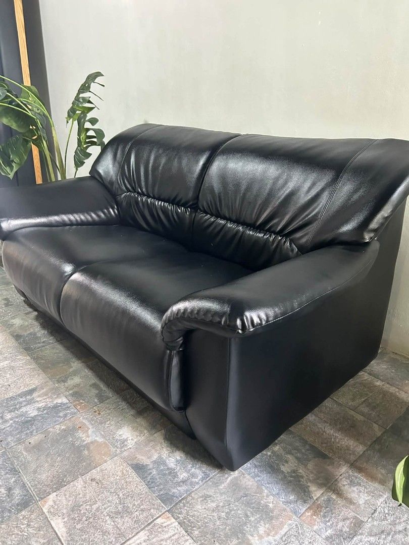 Sofa (Category: Sofas) located in Meycauayan. Submitted by marygracecasimiro (Listing ID 1463656908, Image 3). Description: Imported Genuine Leather Black Sofa from Japan P12,500 lang mga suki 57x32x28in Super Comfy Walang Sag Walang Lubog Makapal ang Foam No issue Minor scratch/ dust Heavy duty #sofa #japan #surplus #Affordableprices #angelescity #Pampanga #highlightseveryone.