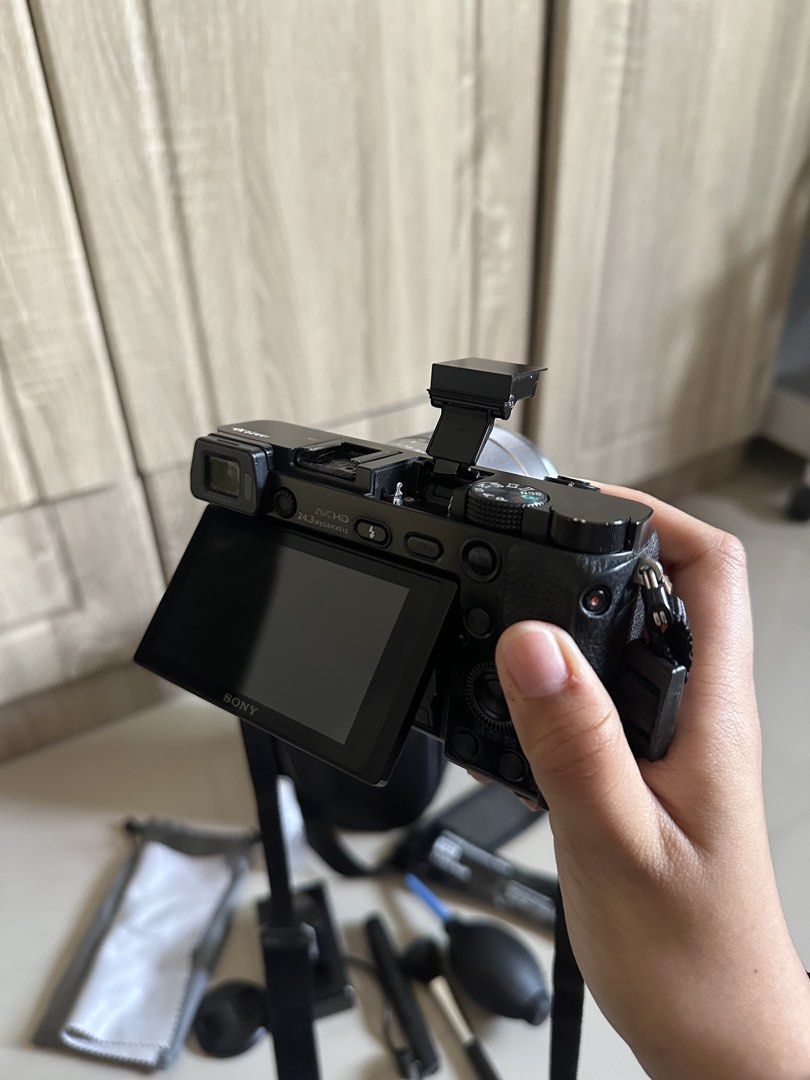 Sony A6000 (Category: Camera Bags & Carriers) located in Manila. Submitted by mae__________c (Listing ID 1455103463, Image 2). Description: No issue Meet up +100 at Sta Ana Manila/Rockwell Makati Lalamove COD is allowed : Pickup Sta Ana Manila Inclusion: Bag Camera Strap 1 SD card 18-55mm lens Cleaning Kit Complete Set 1 Battery 1 Charger for 2 batteries Negotiable.