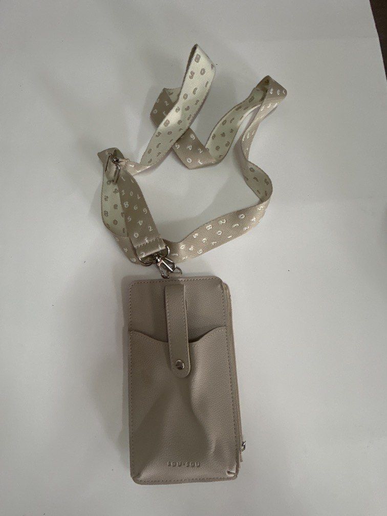 Sou sou smartphone pouch/wallet (Category: Purses & Pouches) located in Bulacan. Submitted by ourdailybreads (Listing ID 1463569130, Image 2). Description: .