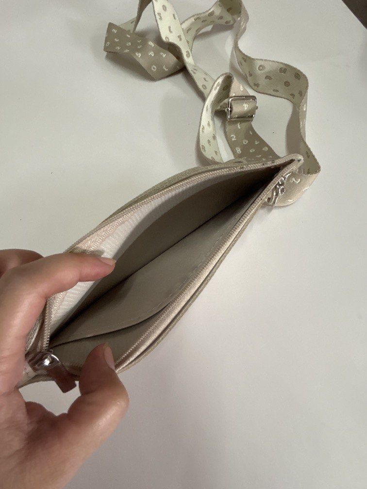 Sou sou smartphone pouch/wallet (Category: Purses & Pouches) located in Bulacan. Submitted by ourdailybreads (Listing ID 1463569130, Image 3). Description: .
