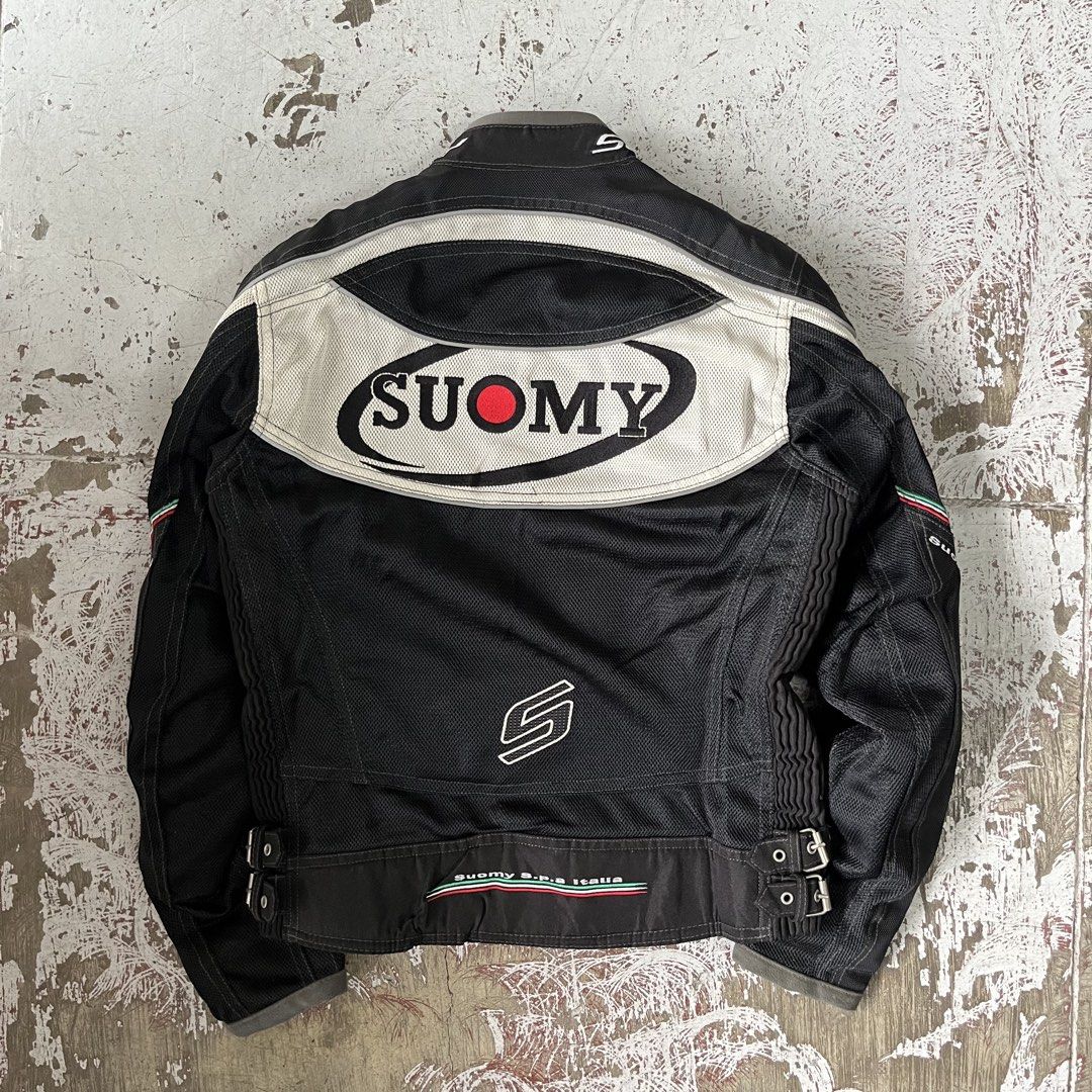 SOUMY RACING JACKET✨ (Category: Coats, Jackets and Outerwear) located in Iloilo. Submitted by anonymous_ph (Listing ID 1463623858, Image 2). Description: SOUMY RACING JACKET✨ MEDIUM SHOULDER-15 WIDTH PIT TO PIT- 20 LENGTH-23.5 HEM- 18 SLEEVE LENGTH FRM ARMPIT- 19.5 CR:9.5/10 (NEEDWASH ONLY) NO FLAW / EXCELLENT DM IF INTERESTED 📩 .