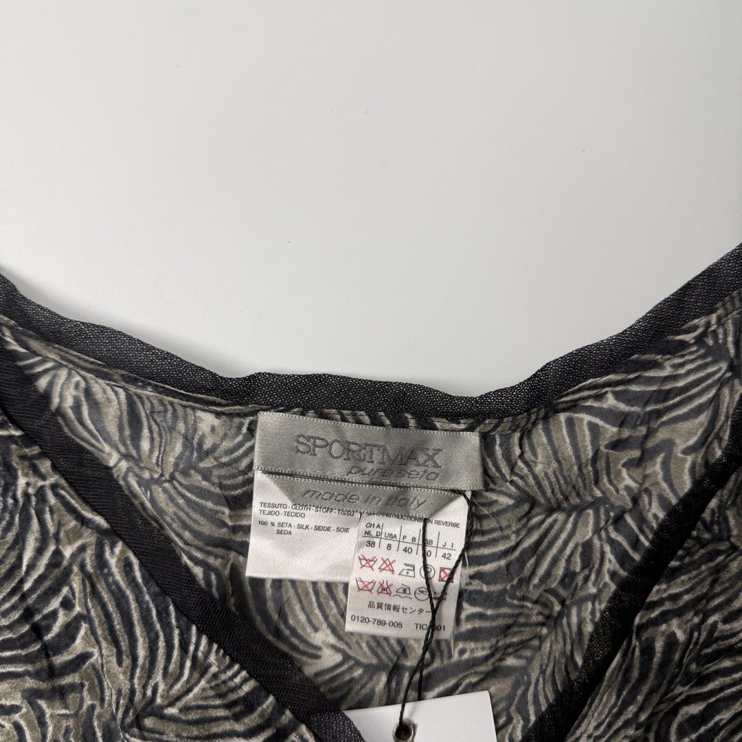 Sports Max (Category: Sleeveless) located in Quezon City. Submitted by beastmnl (Listing ID 1463589683, Image 3). Description: Dimension 15 width 19 length .